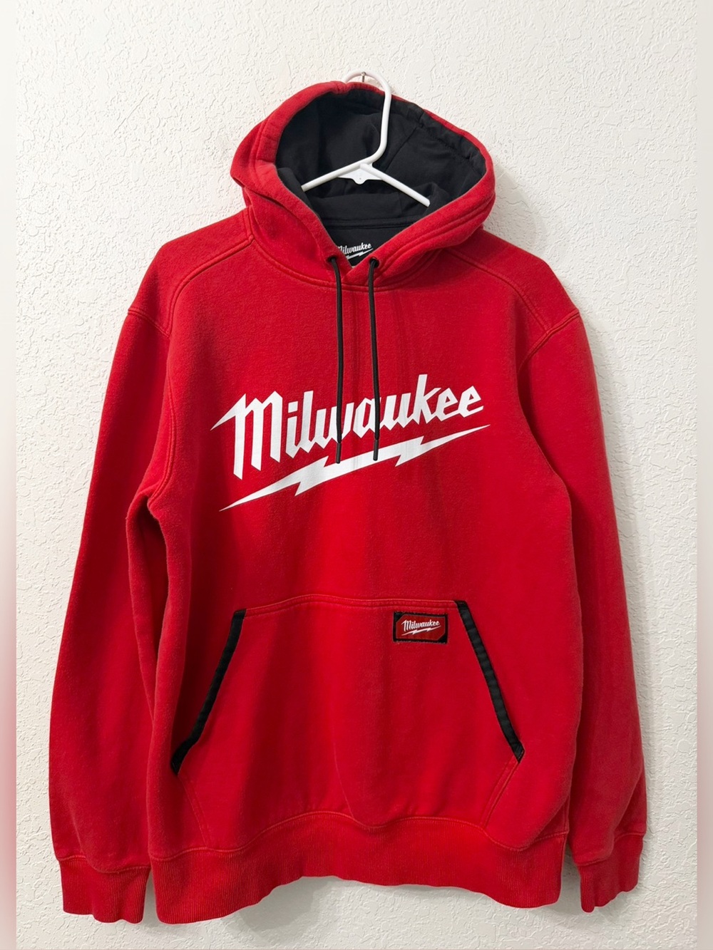 Milwaukee Red Logo Men's Hoodie Sweatshirt - M